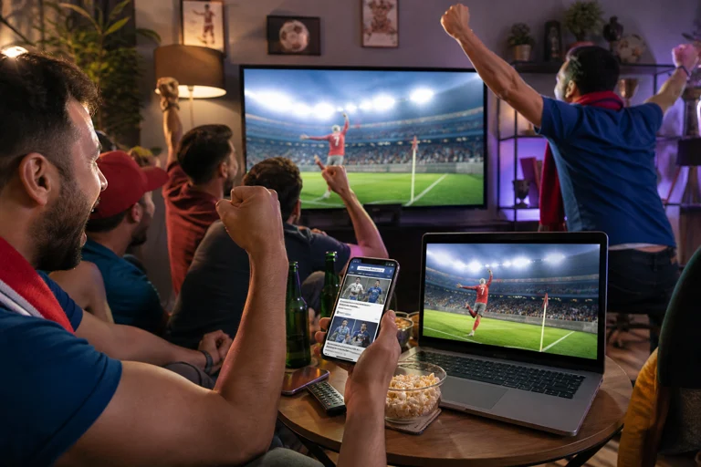 球迷通过XINGKONG观看赛事直播的场景